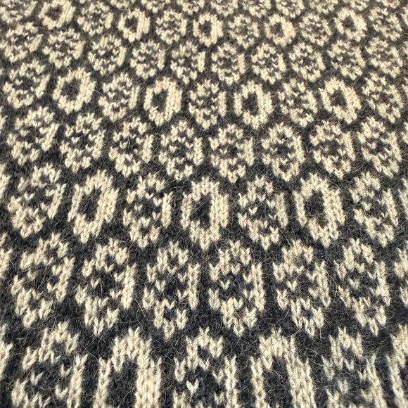 Merino Snug Australia Merino Wool Possum Scarf 🇦🇺 – Kangaroo Motif – Soft Knit - Picture 7 of 12